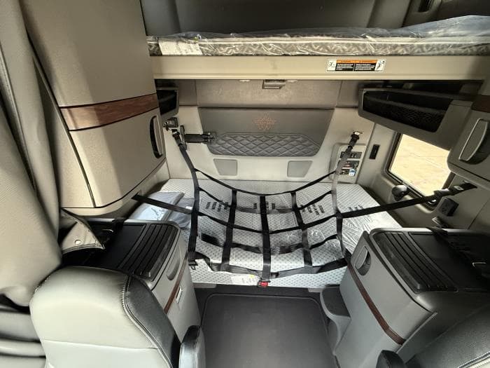 2026 International LT — photo 17