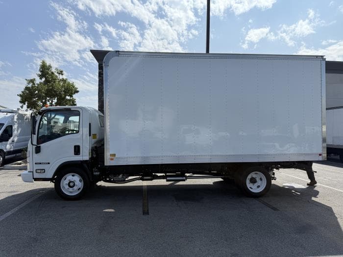 2025 Isuzu NRR — photo 3