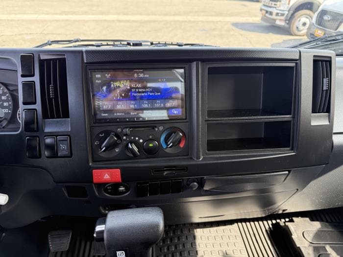 2025 Isuzu NRR — photo 17