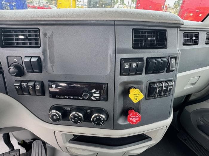 2021 Peterbilt 579 — photo 14