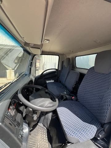 2025 Isuzu NPR — photo 9