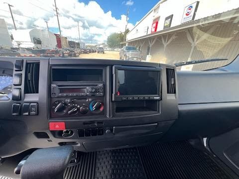 2025 Isuzu NPR — photo 11