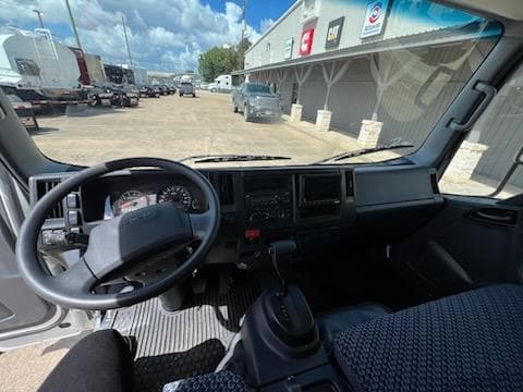 2025 Isuzu NPR — photo 12