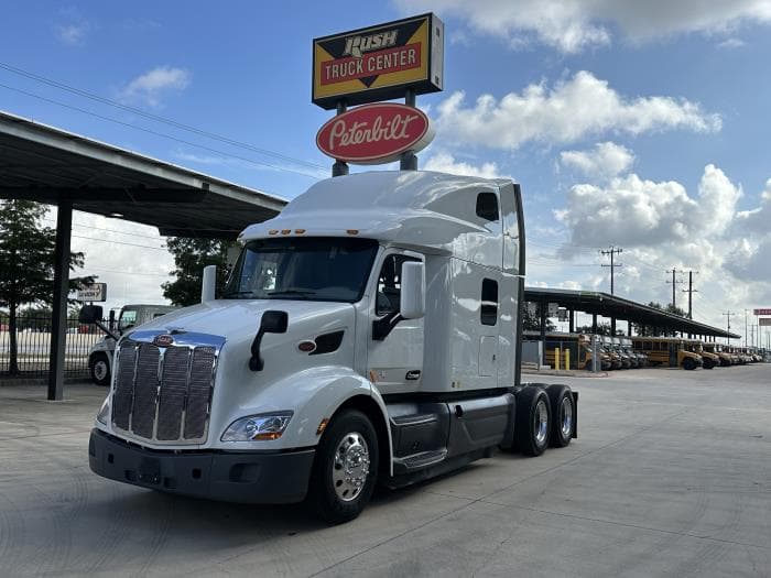 2021 Peterbilt 579 — photo 2