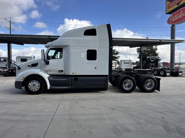2021 Peterbilt 579 — photo 3