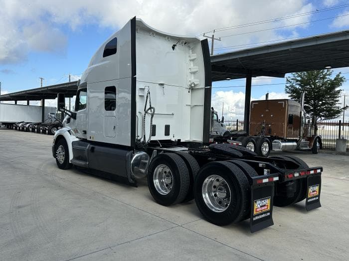 2021 Peterbilt 579 — photo 4