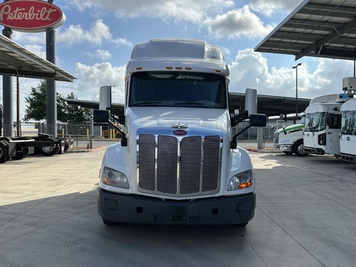 2021 Peterbilt 579 — photo 9