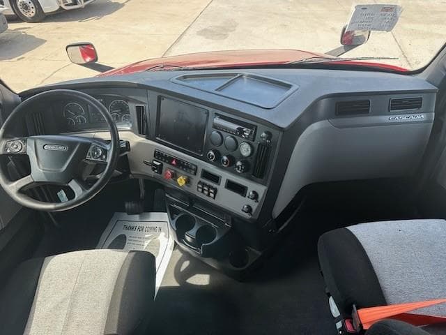 2021 Freightliner Cascadia — photo 5