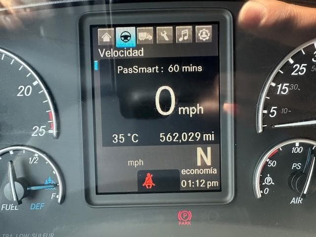 2021 Freightliner Cascadia — photo 8