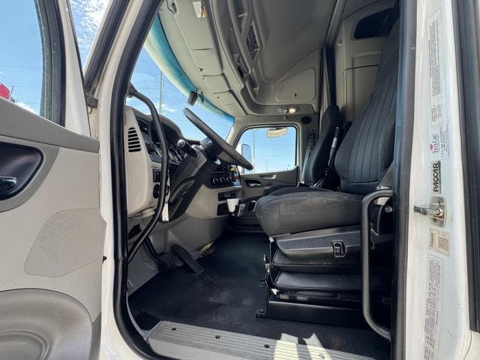 2022 Peterbilt 579 — photo 18