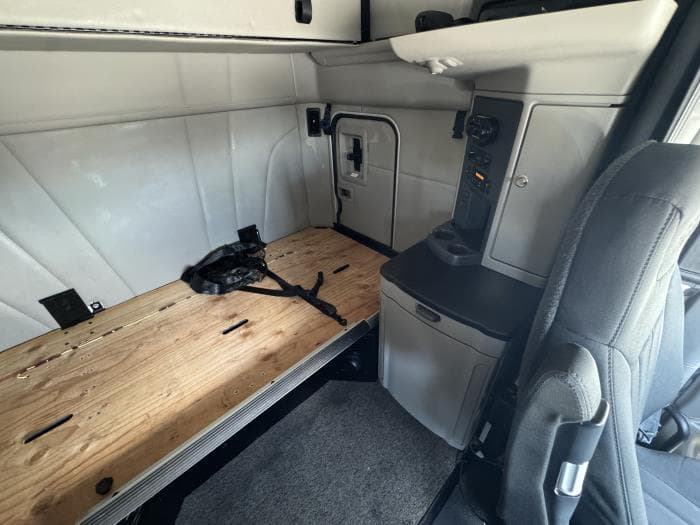 2022 Peterbilt 579 — photo 28