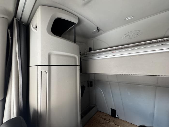 2022 Peterbilt 579 — photo 30