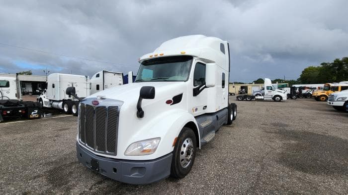 2021 Peterbilt 579 — photo 2