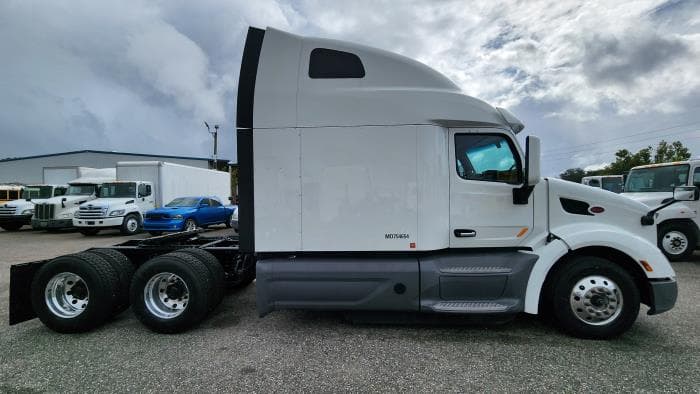 2021 Peterbilt 579 — photo 7