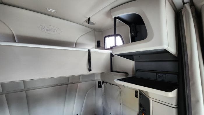 2021 Peterbilt 579 — photo 14