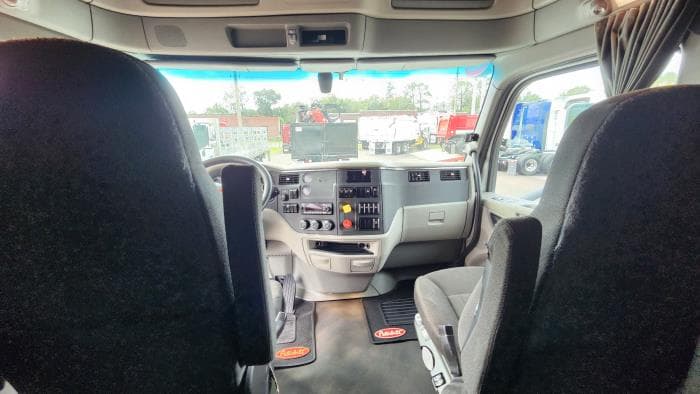 2021 Peterbilt 579 — photo 18