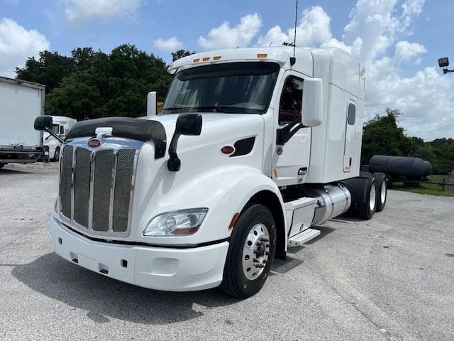 2022 Peterbilt 579 — photo 2