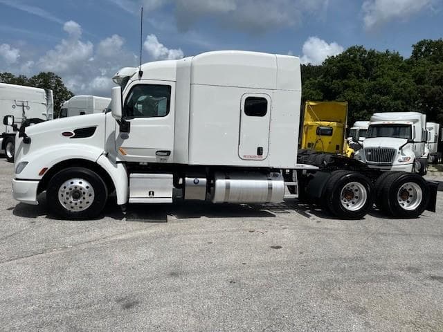2022 Peterbilt 579 — photo 3
