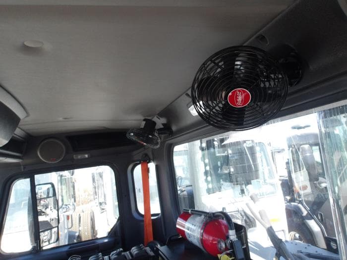 2025 Peterbilt 520 — photo 6