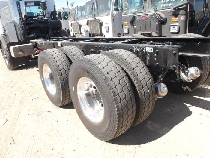 2025 Peterbilt 520 — photo 9