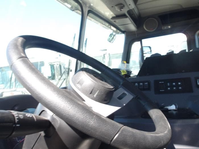 2025 Peterbilt 520 — photo 8