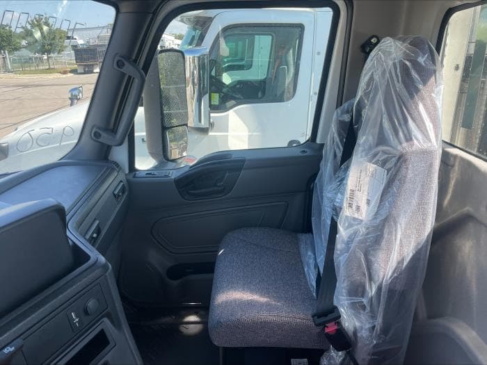 2026 International LT — photo 17