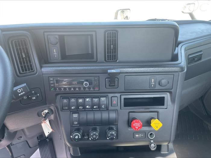 2026 International LT — photo 19