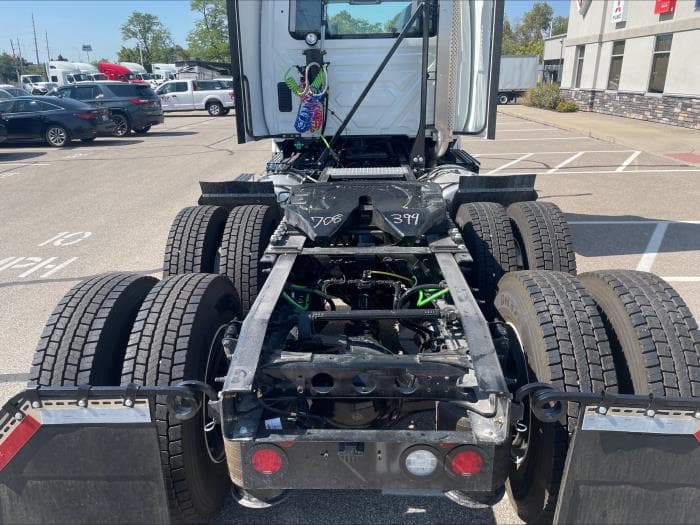 2026 International LT — photo 8