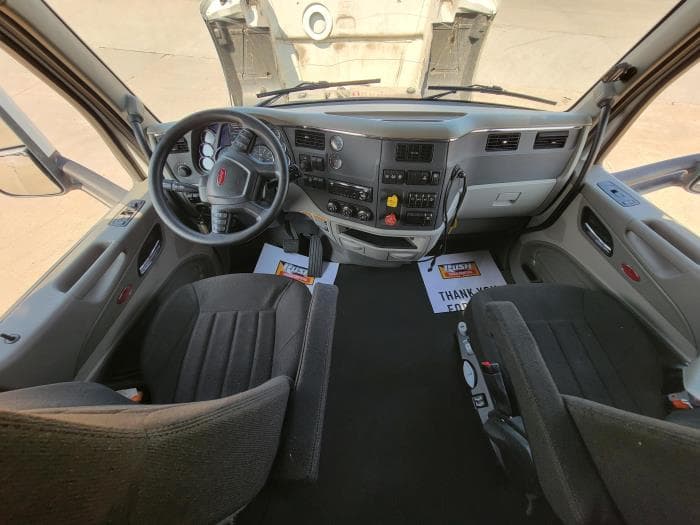 2021 Peterbilt 579 — photo 16