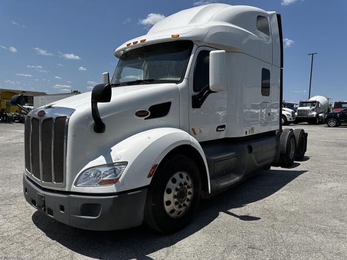 2021 Peterbilt 579 — photo 2