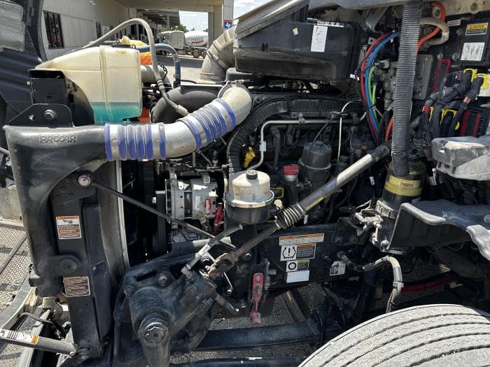 2021 Peterbilt 579 — photo 9