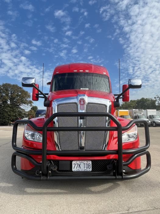 2024 Kenworth T680 — photo 8