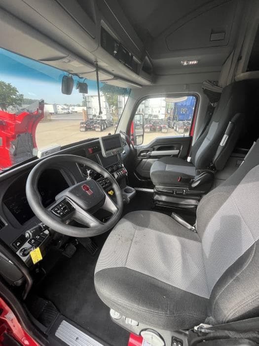 2024 Kenworth T680 — photo 14