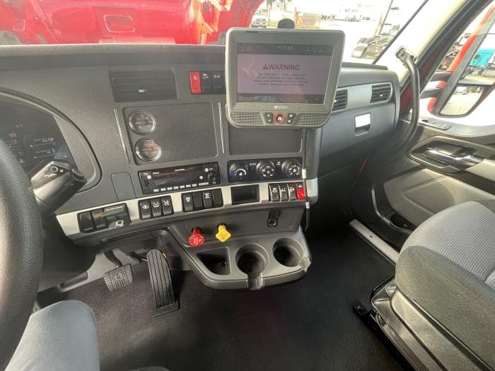 2024 Kenworth T680 — photo 15