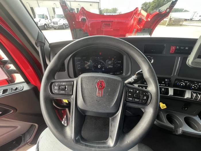2024 Kenworth T680 — photo 16