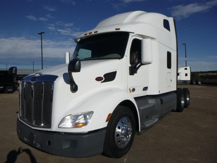 2021 Peterbilt 579 — photo 2
