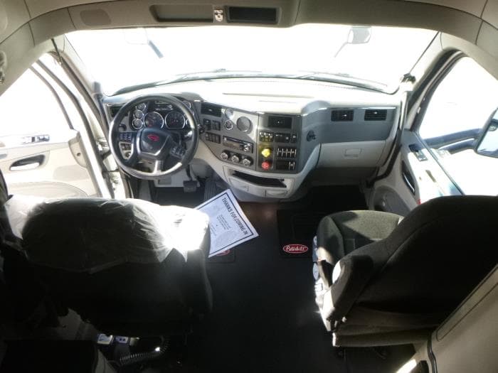 2021 Peterbilt 579 — photo 16