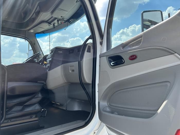 2020 Peterbilt 579 — photo 23