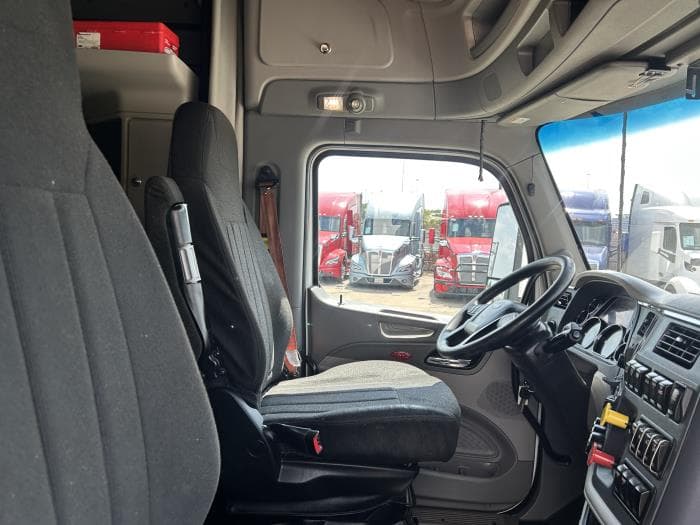 2020 Peterbilt 579 — photo 24