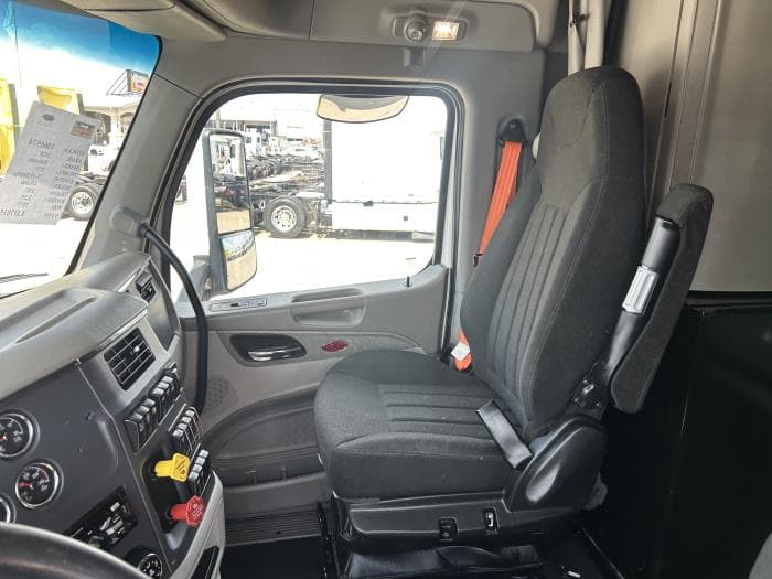 2020 Peterbilt 579 — photo 26
