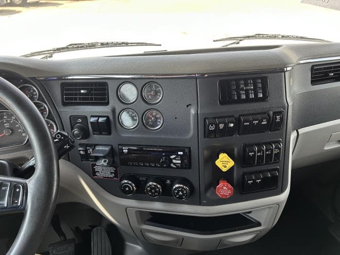 2020 Peterbilt 579 — photo 37