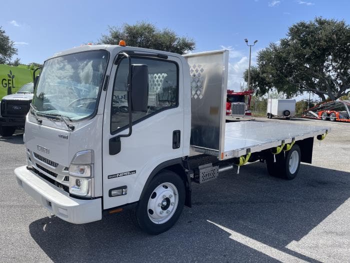 2025 Isuzu NPR — photo 2