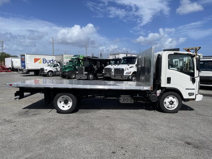 2025 Isuzu NPR — photo 5