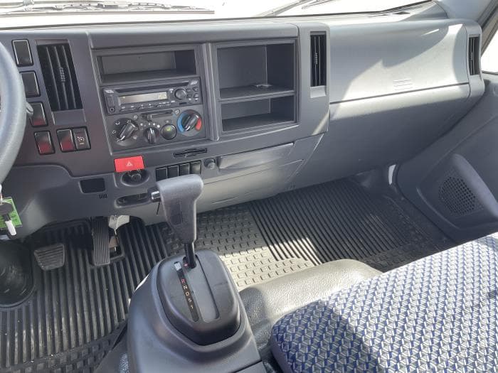 2025 Isuzu NPR — photo 10