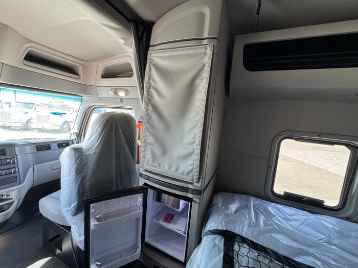 2026 Peterbilt 567 — photo 12