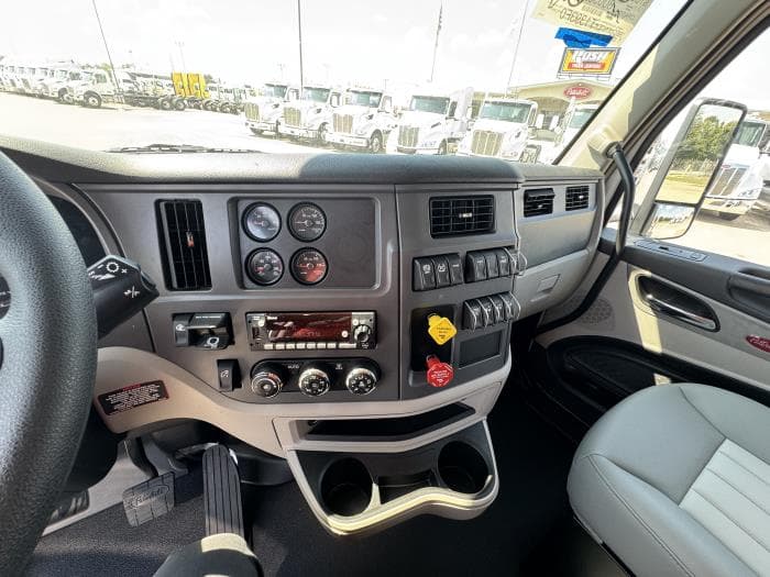2026 Peterbilt 567 — photo 13