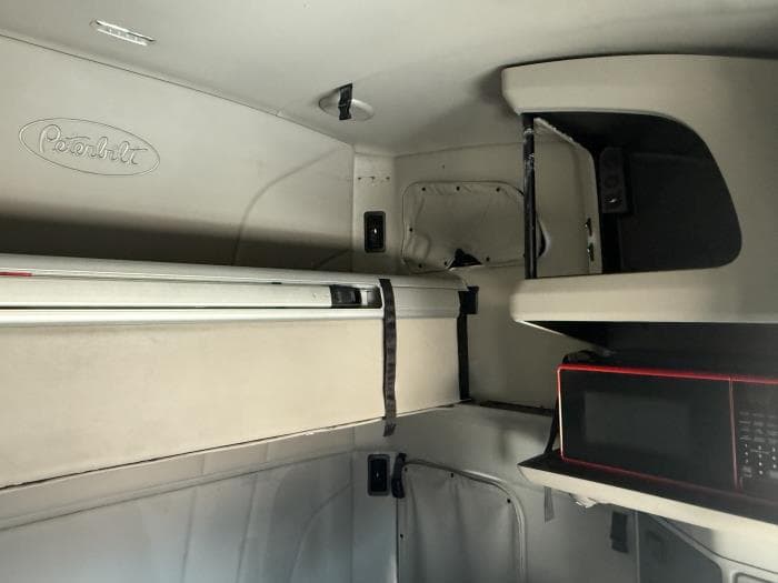 2022 Peterbilt 579 — photo 9