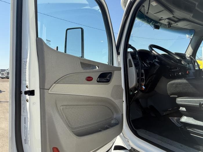 2022 Peterbilt 579 — photo 12