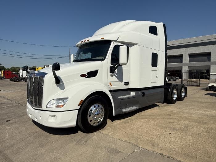 2022 Peterbilt 579 — photo 2