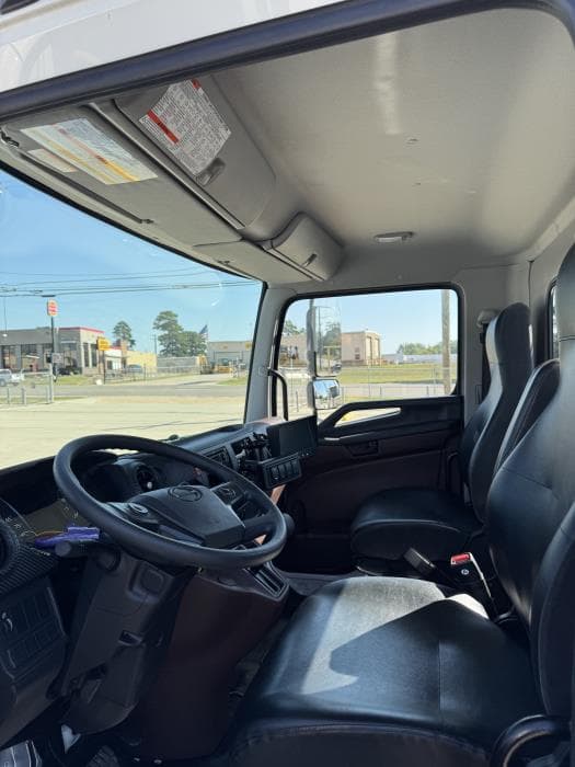 2025 Hino L7 — photo 27